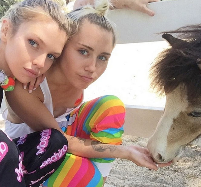 LESBIJSKI ROMANS Miley Cyrus
