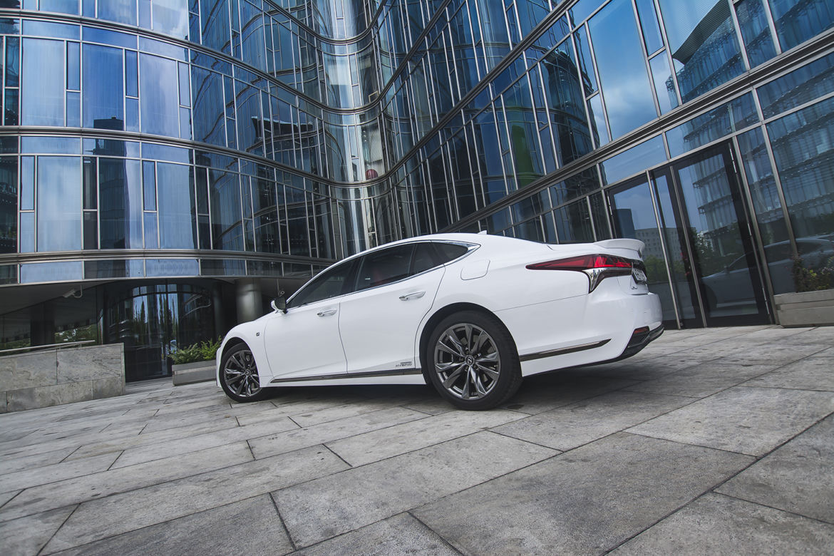 Lexus LS500h F-Sport