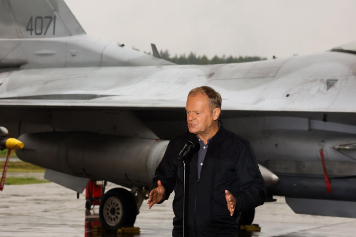 Donald Tusk w bazie lotnictwa w Łasku