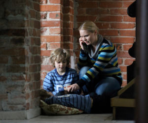 Przyjaciółki 3 sezon odc. 34. Anka (Magdalena Stużyńska), Staś (Antoni Borowski), Franek (Kajetan Borowski)