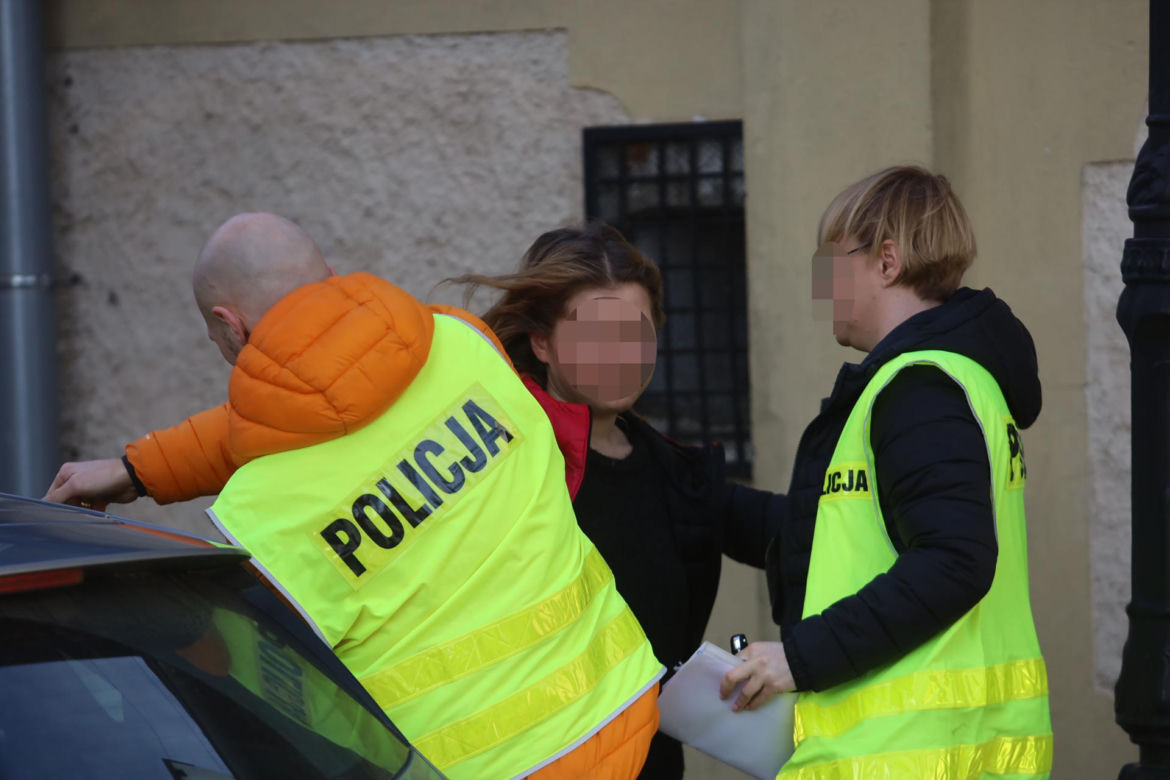 Morderstwo małżeństwa w Ostródzie. Podejrzana o zbrodnię córka leczyła się psychiatrycznie [ZDJĘCIA].