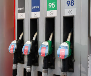 Polacy zadowoleni z obniżki cen paliw