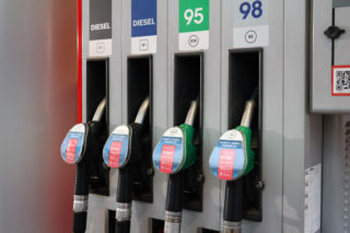 Polacy zadowoleni z obniżki cen paliw