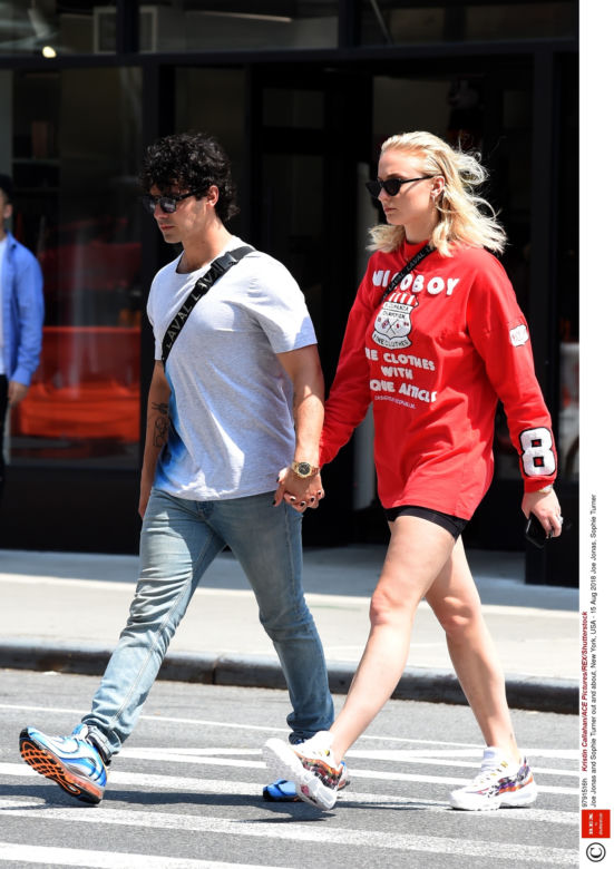Joe Jonas i jego dwie miłości: Sophie Turner i... hulajnoga