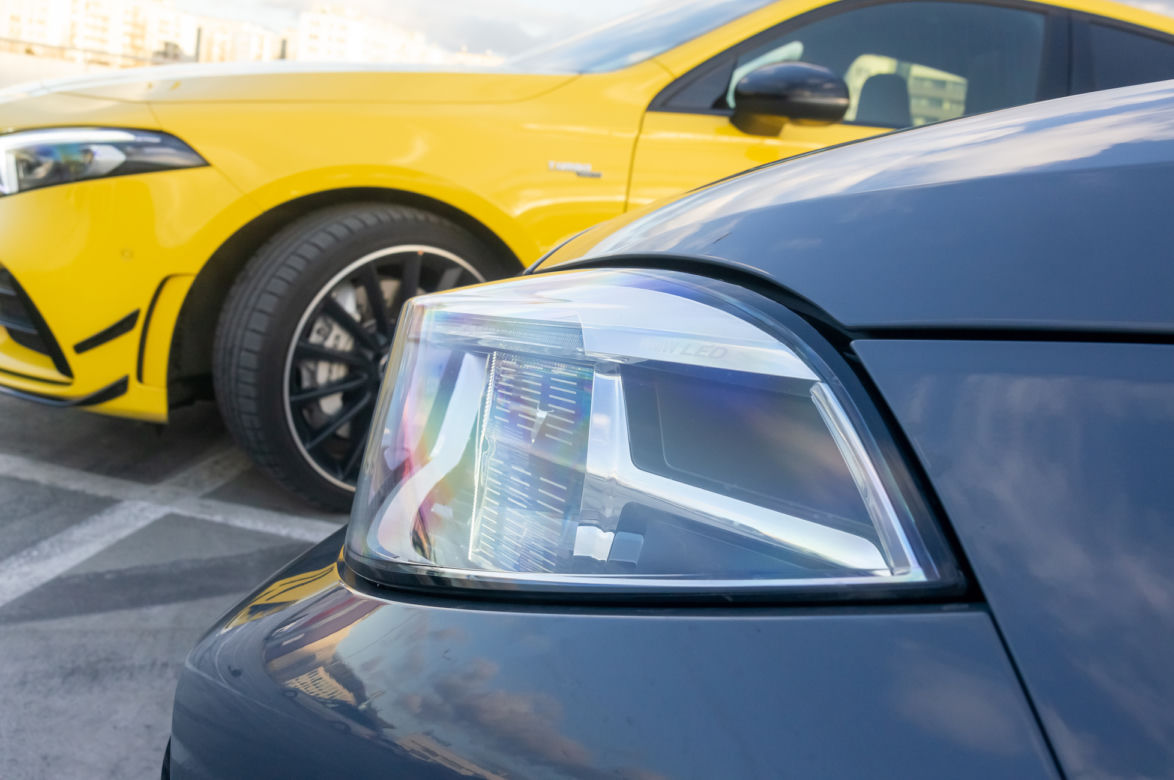 Mercedes-AMG A 35 4MATIC vs. BMW 120d xDrive