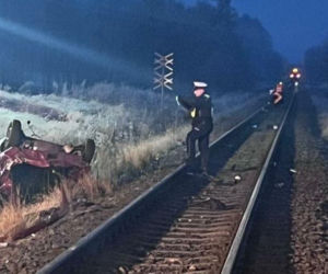 Koszmar na torach! Młody mężczyzna wjechał wprost pod nadjeżdżający szynobus. Zginął na miejscu