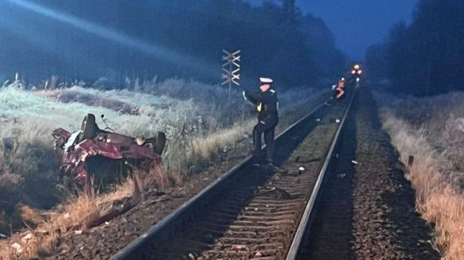 Koszmar na torach! Młody mężczyzna wjechał wprost pod nadjeżdżający szynobus. Zginął na miejscu