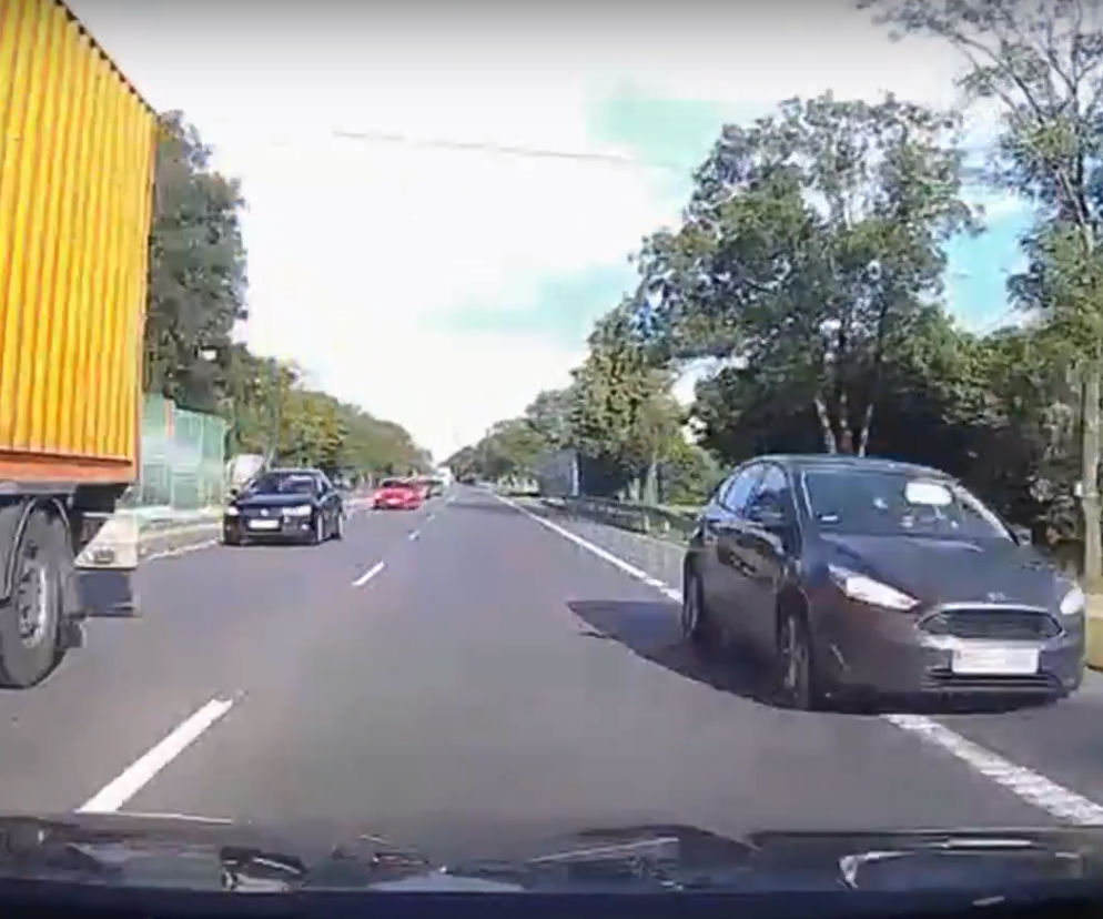 Blisko zderzenia czołowego na trasie S7