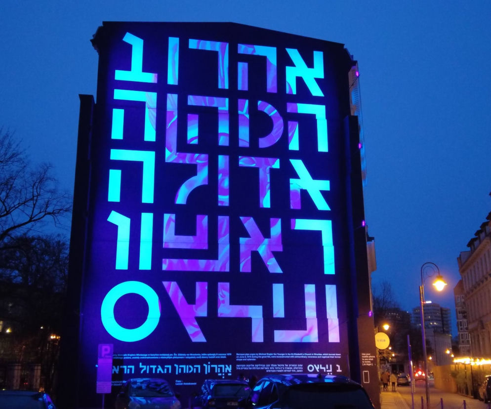 Nowy mural przy ul. Włodkowica we Wrocławiu. W nocy robi niesamowite wrażenie! [ZDJĘCIA]
