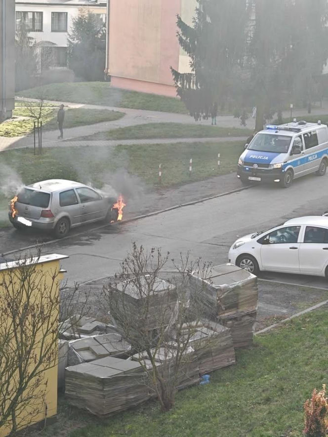 Pożar samochodu na ulicy Górnej w Starachowicach
