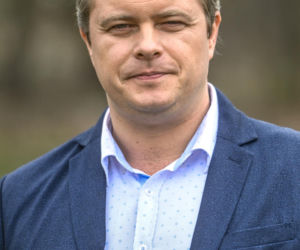 Tomasz Schuchardt kiedyś i dziś. Aktor słynie z metamorfoz, bywa niemal nie do poznania