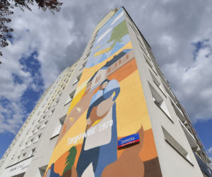 Mural na bloku przy stacji metra Trocka