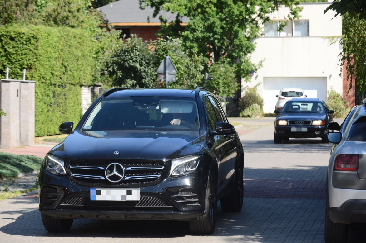 Bartłomiej Misiewicz w Mercedesie Klasy GLC 250 4MATIC