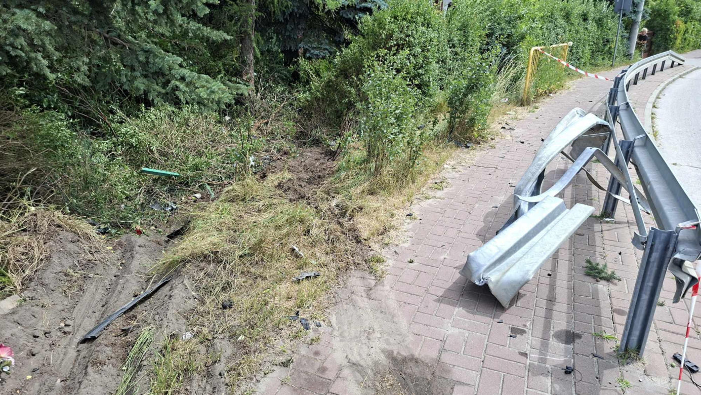 Nocna szarża przy Benedyktyńskiej w Starachowicach. Kierowca i pasażerowie uciekli