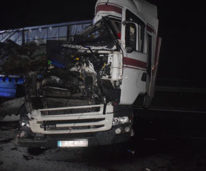 Poważny wypadek na A1 w powiecie włocławskim. Zderzyły się dwie ciężarówki