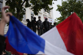 70 tys. funkcjonariuszy, prywatna ochrona, wyłączone stacje metra. Francja szykuje się na protesty