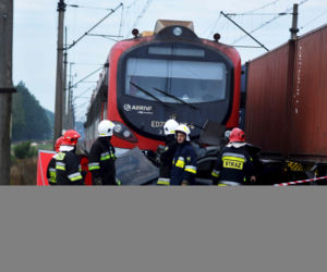 Lubanie pod Włocławkiem. Tragiczny wypadek w przejeździe kolejowym. Dwie osoby nie żyją