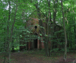Gładysze - kaplica ukryta w lesie
