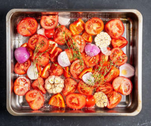 Zupa pomidorowa z piekarnika - wszystko robi się prawie samo