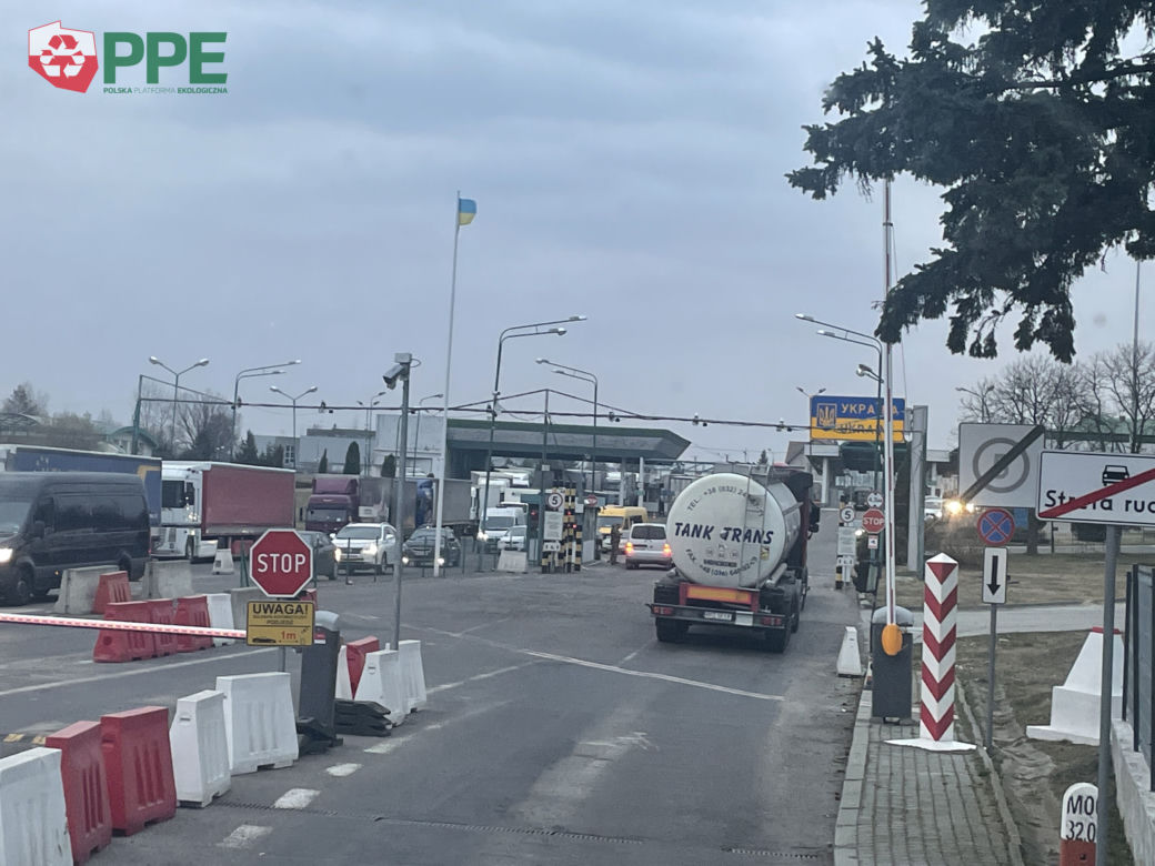 Gwiazdor disco polo jechał z pomocą humanitarną na Ukrainę. Dookoła wybuchały bomby!
