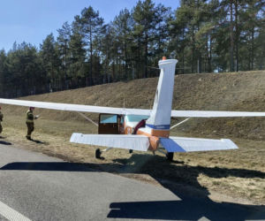 Awionetka awaryjnie lądowała na autostradzie A1!  Co tam się stało? 