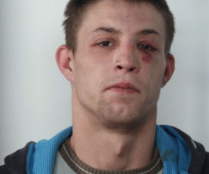 Ci mężczyźni mają lepkie ręce! Złodzieje z Bydgoszczy poszukiwani przez policję [ZDJĘCIA]