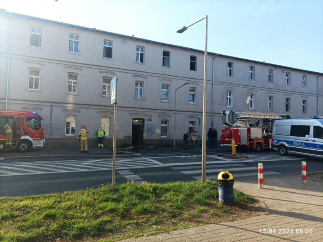  Inowrocław. Śmiertelny pożar przy ul. Toruńskiej. 7 innych osób ewakuowali strażacy [ZDJĘCIA].