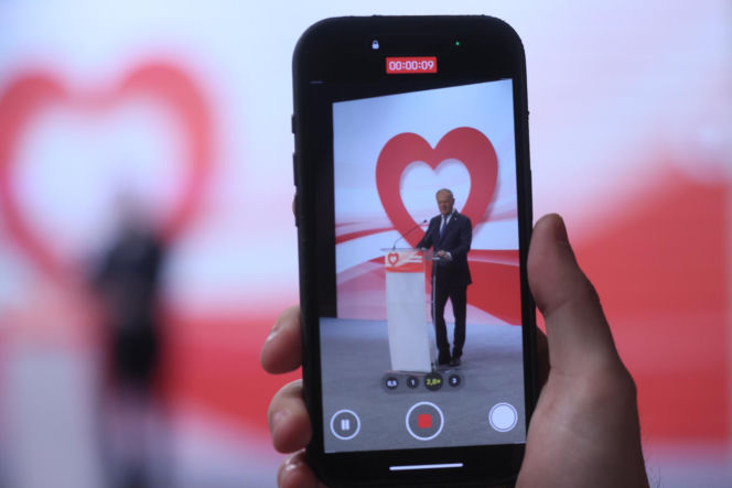 Premier Donald Tusk podczas Rady Krajowej Koalicji Obywatelskiej w Ursynowskim Centrum Kultury "Alternatywy" w Warszawie