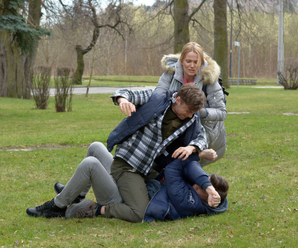 Pierwsza miłość, odcinek 2695, Hania (Joanna Balas), Krystian (Patryk Pniewski), Piotrek (Michał Mikołajczak)