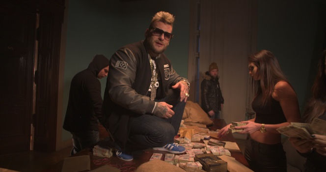 Popek x Sobota x Matheo: pieniądze i piękne kobiety w teledysku Nie zmienię się. ZDJĘCIA