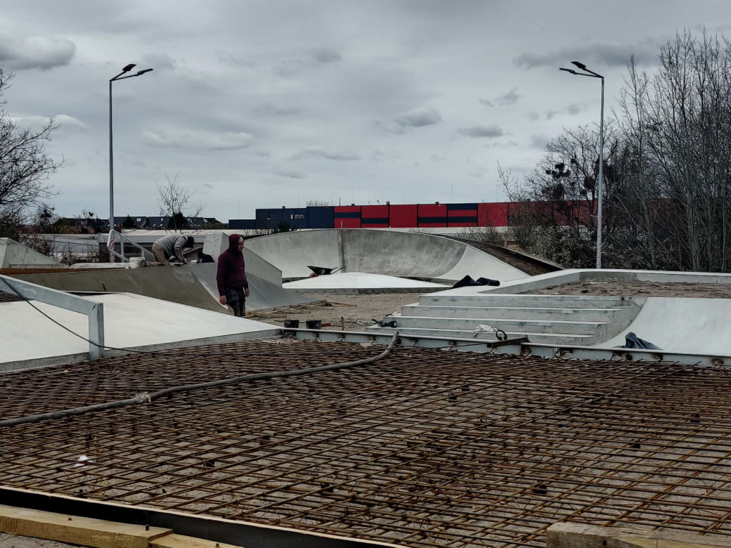 Budowa skateparku na os. Majowym - kwiecień 2021