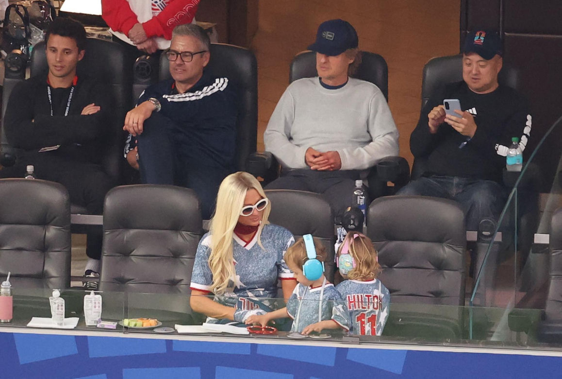 Paris Hilton z dziećmi w dopasowanych stylizacjach