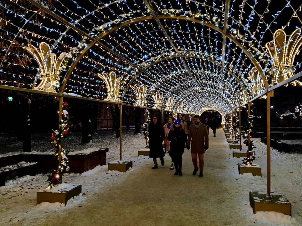 Warszawska iluminacja świąteczna. Magiczny spacer Traktem Królewskim