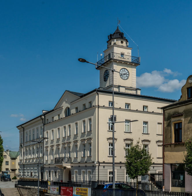 Zapłonęła w nim pierwsza na świecie uliczna lampa naftowa. To jedno z najpiękniejszych miast w Małopolsce