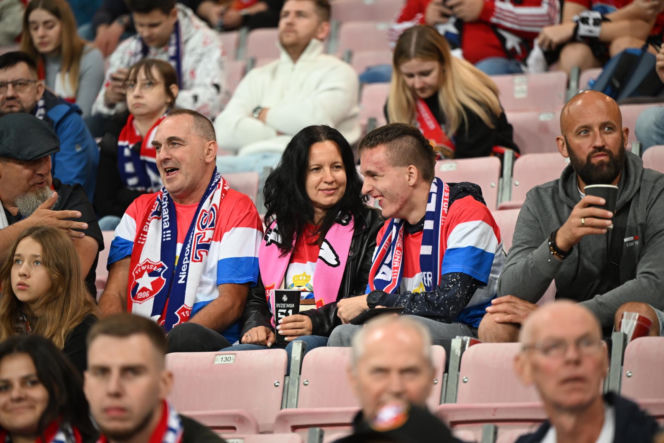 Tak kibice Wisły Kraków bawili się na trybunach. Znajdź się na zdjęciach