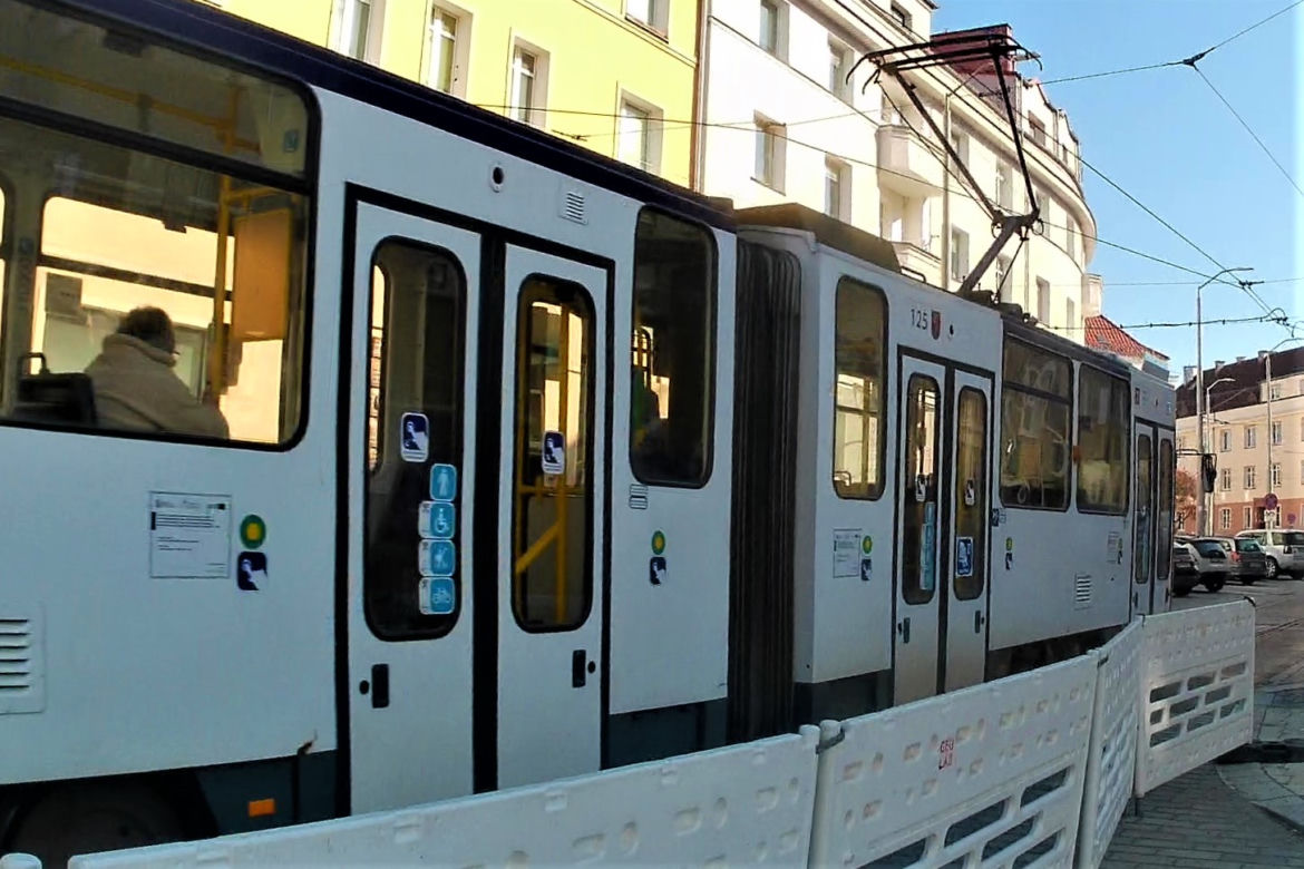 Dlaczego tramwaje jeżdżą tyłem? Niecodzienne manewry na szczecińskim Niebuszewie