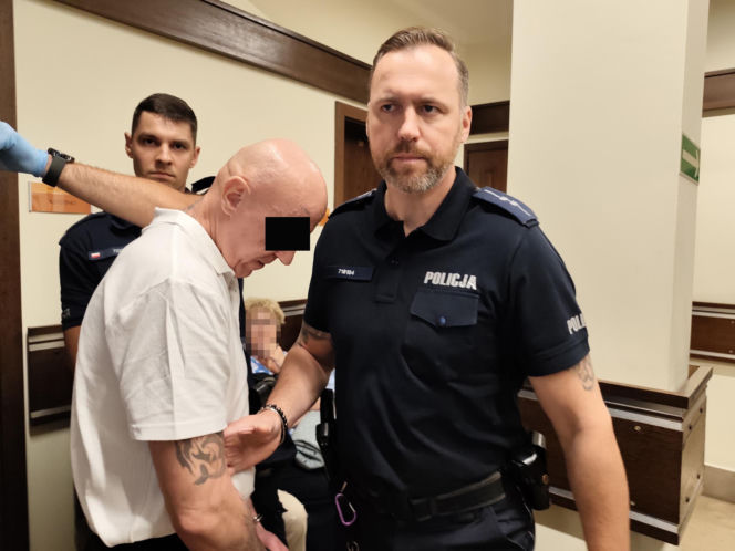 Zabili 83-letnią seniorkę za 180 zł.  Jej pokiereszowane ciało ukryli w wersalce