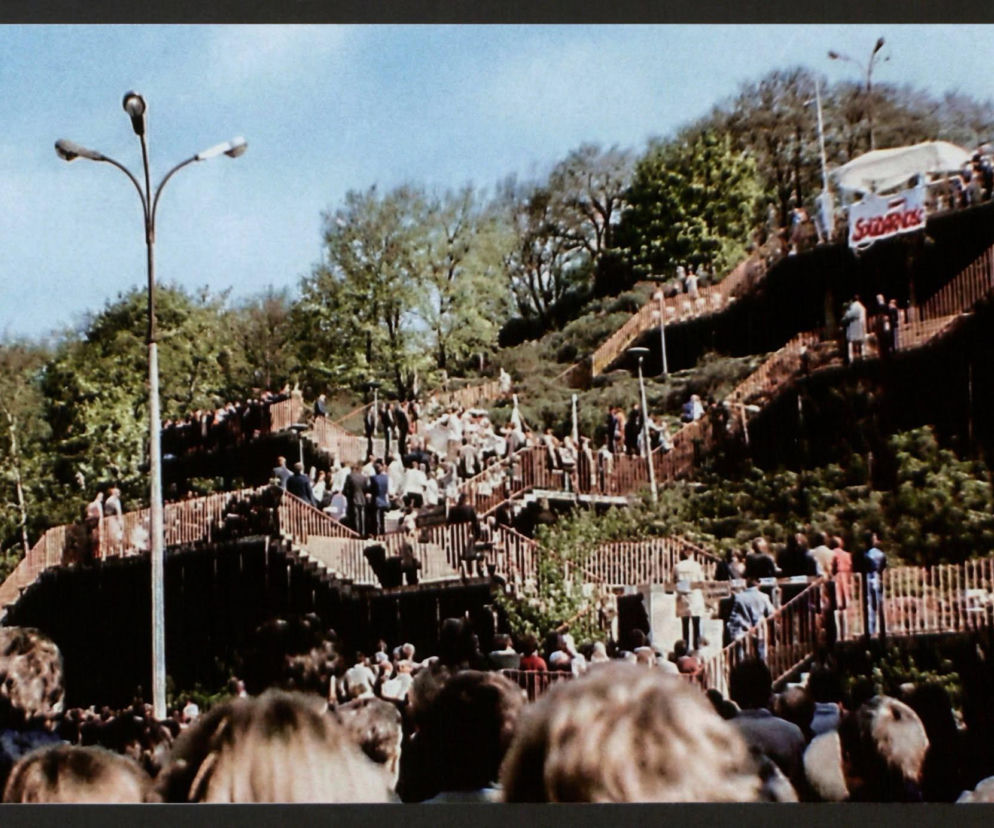 Msza polowa odprawiona przy Schodach Donikąd w 1981 r.