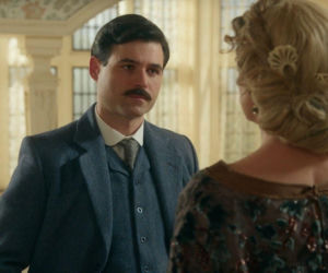 La promesa - pałac tajemnic, odcinek 341: Feliciano zdobywa się na odważny krok i prosi Teresę o rękę