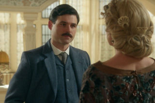 La promesa - pałac tajemnic, odcinek 341: Feliciano zdobywa się na odważny krok i prosi Teresę o rękę