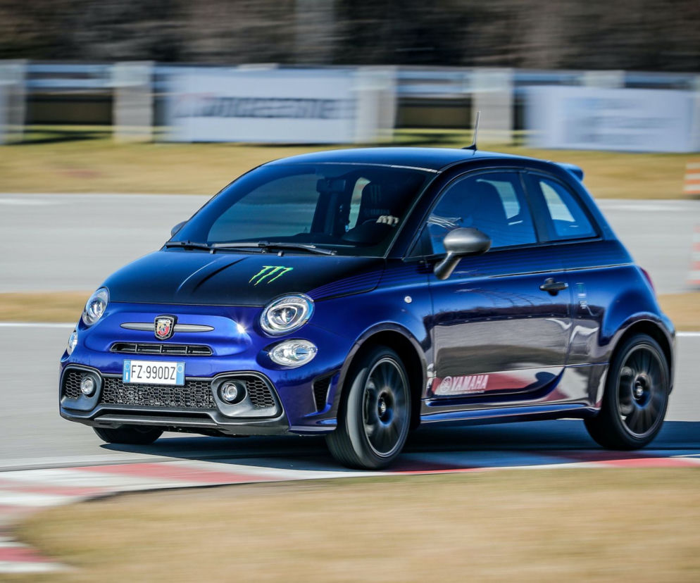 Abarth 595 Monster Energy Yamaha i Scorpioneoro