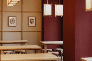 Secesja, parowozy i koktajle. Wnętrza nowego food hallu w historycznej kamienicy w centrum Poznania