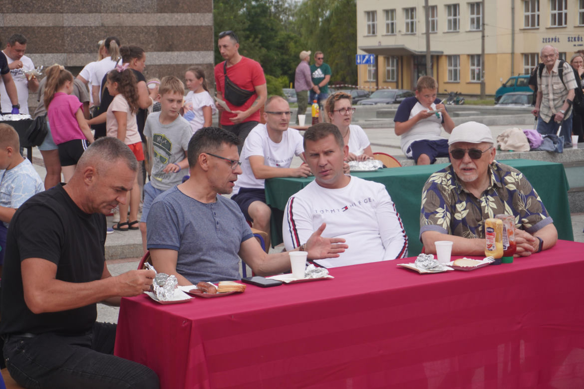 Piknik mieszkańców z karatekami w Skarżysku-Kamiennej