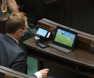 Podczas posiedzenia Sejmu posłowie oglądali mecz Polska - Szwecja