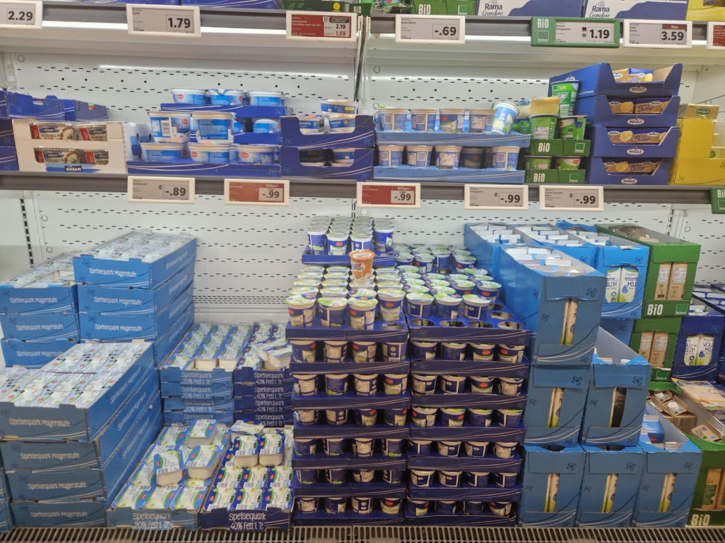 Porównaliśmy ceny w polskim i niemieckim markecie. Gdzie zarobimy tańsze zakupy na Wielkanoc? 