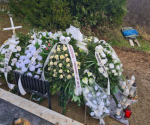 Bykowce: Grób młodziutkiej Milenki. 13-letnia dziewczynka popełniła samobójstwo  [ZDJĘCIA]