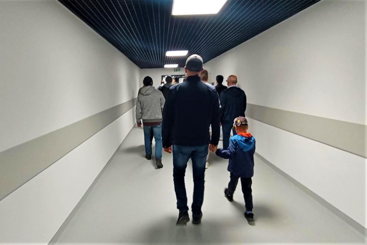 Spacery po nowym szczecińskim stadionie przyciągnęły wielu chętnych