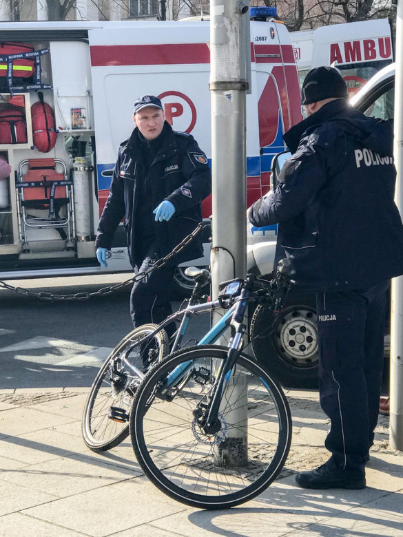 Rowerzystka potrącona na rogu Pięknej i Aleji Ujazdowskich