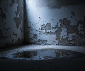 Tragedia niemowlęcia w Radomiu. Co wydarzyło się w lodowatej kamienicy?