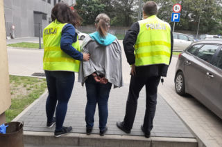 ŁÓDŹ: Pracownicy firmy wysyłkowej kradli RZECZY ZWRACANE przez klientów. Narobili strat NA PONAD 100 000 zł!